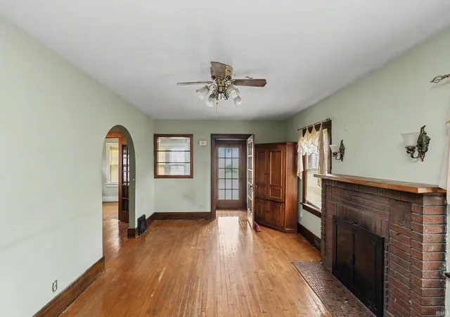 Homes for sale in Mishawaka, IN | 437 Park Ave, Mishawaka, IN 46545 | MLS# 202626780