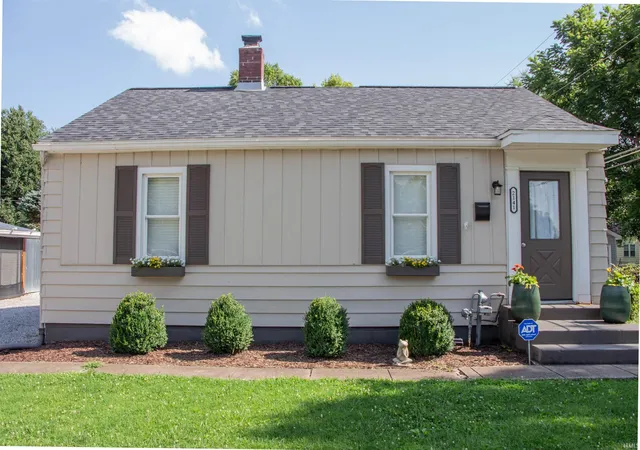 Photo 1 of Sale Pending at 2141 Oakland Ave, Evansville, IN 47711 | MLS# 202626792 | Listing updated on 2026-07-10