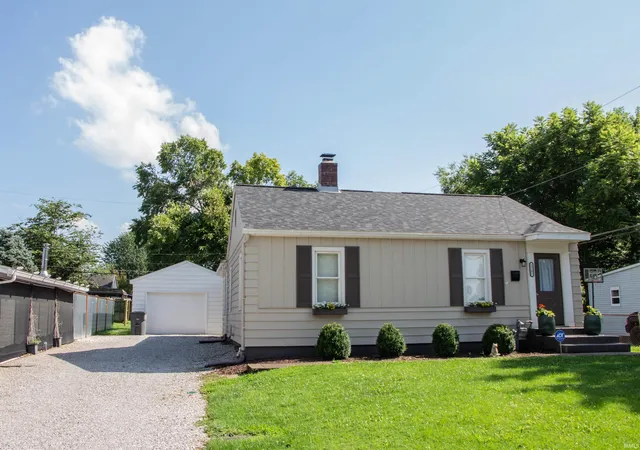 Photo 2 of Sale Pending at 2141 Oakland Ave, Evansville, IN 47711 | MLS# 202626792 | Listing updated on 2026-07-10