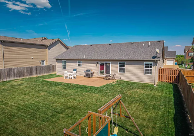 Photo 3 of Sale Pending at 8802 Wynnfield Dr, Evansville, IN 47725 | MLS# 202626808 | Listing updated on 2026-07-12