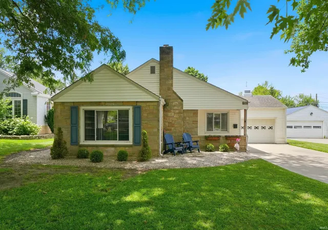 Photo 2 of Sale Pending at 2110 Springfield Ave, Fort Wayne, IN 46805 | MLS# 202626816 | Listing updated on 2026-07-15