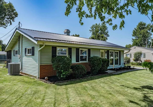Photo 2 of Manufactured home for sale at 1522 N Glendale Dr, Fort Wayne, IN 46804 | MLS# 202626837 | Listing updated on 2026-09-21