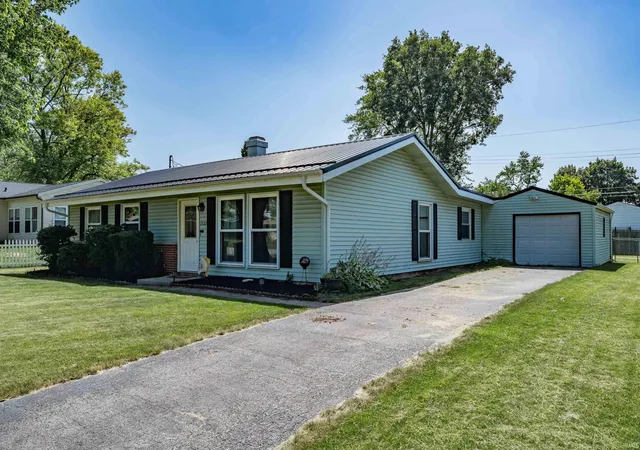 Photo 3 of Manufactured home for sale at 1522 N Glendale Dr, Fort Wayne, IN 46804 | MLS# 202626837 | Listing updated on 2026-09-21