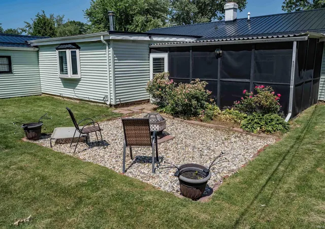 Photo 3 of Manufactured home for sale at 1522 N Glendale Dr, Fort Wayne, IN 46804 | MLS# 202626837 | Listing updated on 2026-09-21