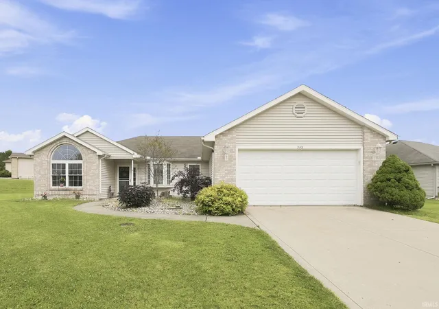 Homes for sale in Angola, IN | 252 Broadmore Cir, Angola, IN 46703 | MLS# 202626839