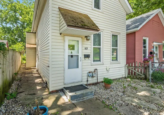 2nd image of 1119 Elizabeth St, Lafayette, IN 47904 | MLS# 202626840