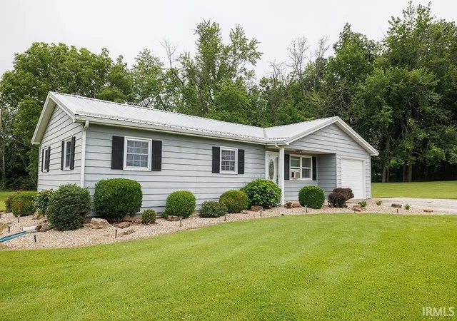 Homes for sale in Linton, IN | 340 Carol Dr, Linton, IN 47441 | MLS# 202626871