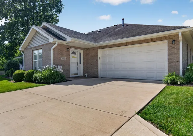 Homes for sale in Logansport, IN | 800 Walnut Ridge W, Logansport, IN 46947 | MLS# 202626875