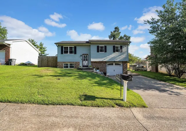 Homes for sale in Evansville, IN | 4920 Shady Ct, Evansville, IN 47712 | MLS# 202626876