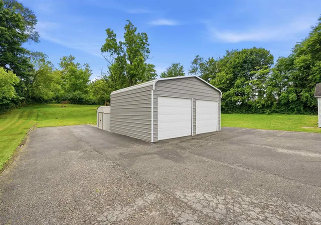 27th image of 208 E Whitley St, Churubusco, IN 46723 | MLS# 202626878