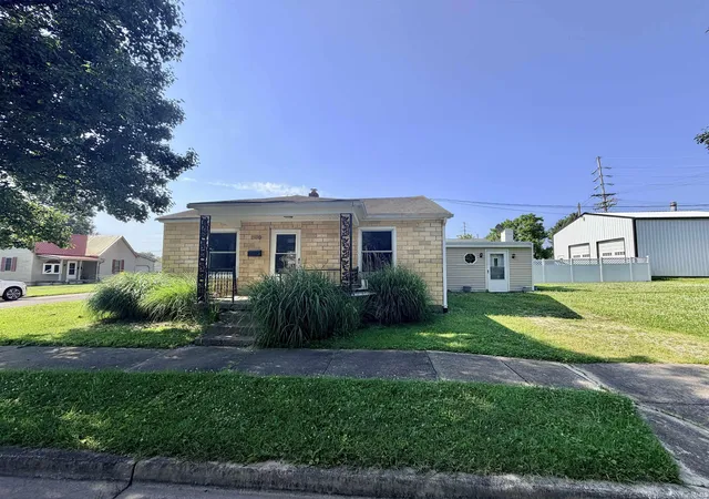 Homes for sale in Linton, IN | 889 Ne H St, Linton, IN 47441 | MLS# 202626892