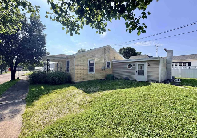 Homes for sale in Linton, IN | 889 Ne H St, Linton, IN 47441 | MLS# 202626892