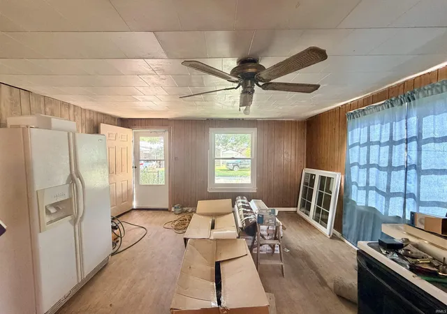 3rd image of 889 Ne H St, Linton, IN 47441 | MLS# 202626892