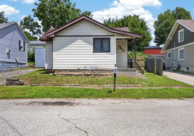 2nd image of 1313 22nd St, Bedford, IN 47421 | MLS# 202626900