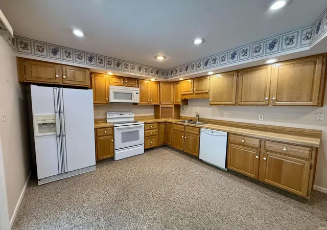 Photo 2 of Sale Pending at 7 Salem Ct, Elkhart, IN 46514 | MLS# 202626925 | Listing updated on 2026-07-10
