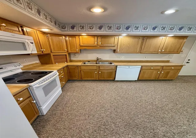 Photo 3 of Sale Pending at 7 Salem Ct, Elkhart, IN 46514 | MLS# 202626925 | Listing updated on 2026-07-10