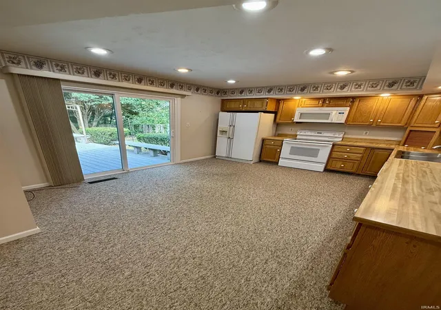 Photo 4 of Sale Pending at 7 Salem Ct, Elkhart, IN 46514 | MLS# 202626925 | Listing updated on 2026-07-10