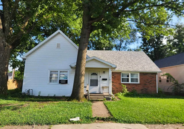 Homes for sale in Evansville, IN | 117 E Missouri St, Evansville, IN 47711 | MLS# 202626926