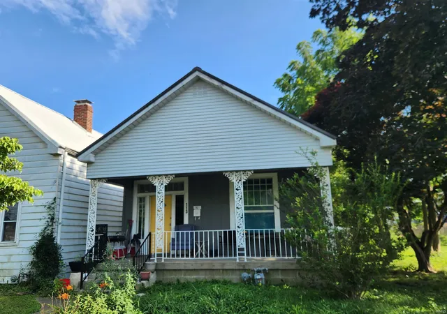 Homes for sale in Evansville, IN | 113 E Tennessee St, Evansville, IN 47711 | MLS# 202626927