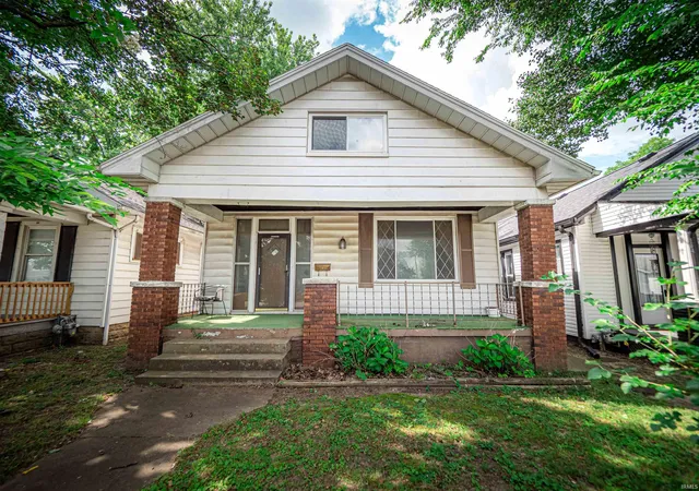 Homes for sale in Evansville, IN | 425 Maxwell Ave, Evansville, IN 47711 | MLS# 202626928