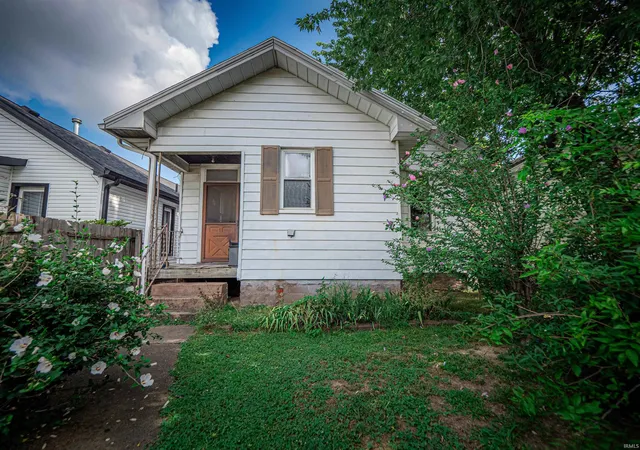 Homes for sale in Evansville, IN | 425 Maxwell Ave, Evansville, IN 47711 | MLS# 202626928