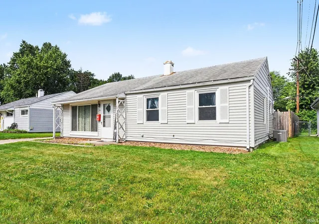 Photo 3 of Sale Pending at 335 Preston Dr, South Bend, IN 46615 | MLS# 202626931 | Listing updated on 2026-07-10