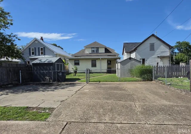 Homes for sale in Evansville, IN | 737 E Virginia St, Evansville, IN 47711 | MLS# 202626939