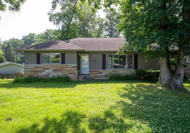 Photo 1 of Sale Pending at 9637 Manor Woods Rd, Fort Wayne, IN 46804 | MLS# 202626957 | Listing updated on 2026-07-10