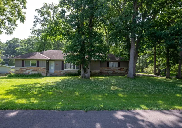 Photo 2 of Sale Pending at 9637 Manor Woods Rd, Fort Wayne, IN 46804 | MLS# 202626957 | Listing updated on 2026-07-10