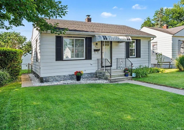 Homes for sale in Mishawaka, IN | 213 E Lowell Ave, Mishawaka, IN 46545 | MLS# 202626963