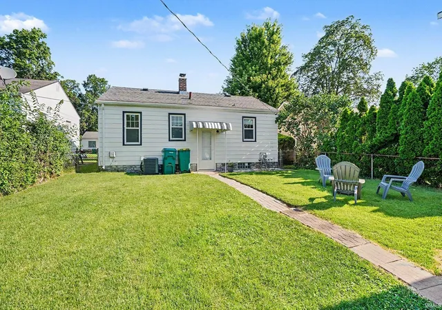 Homes for sale in Mishawaka, IN | 213 E Lowell Ave, Mishawaka, IN 46545 | MLS# 202626963