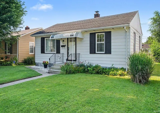 Homes for sale in Mishawaka, IN | 213 E Lowell Ave, Mishawaka, IN 46545 | MLS# 202626963