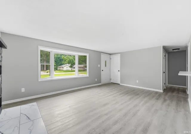 4th image of 18111 Faylor Dr, Huntertown, IN 46748 | MLS# 202626976