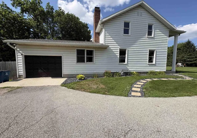 Photo 3 of Sale Pending at 58335 County Rd 105, Elkhart, IN 46517 | MLS# 202626986 | Listing updated on 2026-07-11