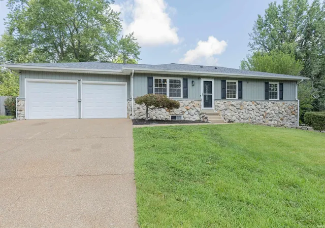Homes for sale in Newburgh, IN | 711 Carole Pl, Newburgh, IN 47630 | MLS# 202626989