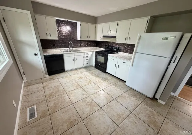 4th image of 407 Indian Trail Dr, Evansville, IN 47715 | MLS# 202627001