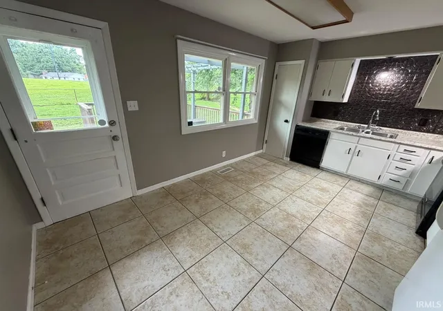 5th image of 407 Indian Trail Dr, Evansville, IN 47715 | MLS# 202627001