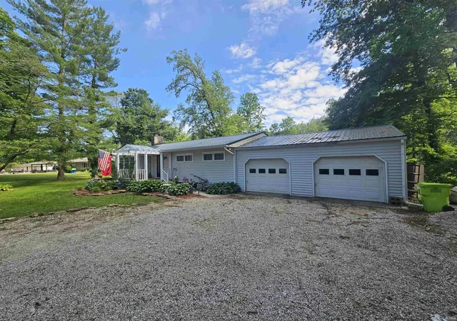 3rd image of 5379 E Simpson Lake Dr, Vincennes, IN 47591 | MLS# 202627004