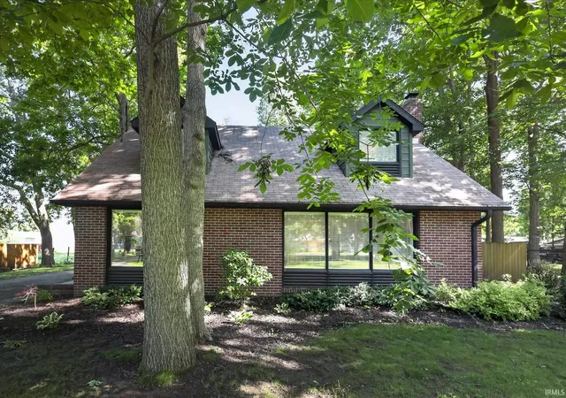 Homes for sale in Goshen, IN | 2111 Bashor Rd, Goshen, IN 46526 | MLS# 202627046