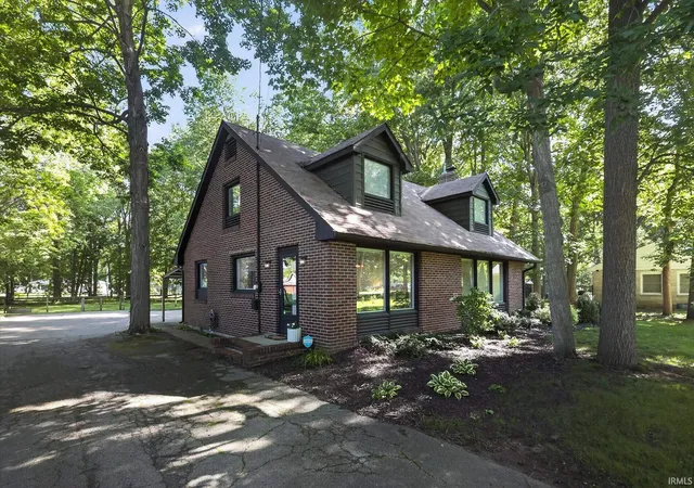 Homes for sale in Goshen, IN | 2111 Bashor Rd, Goshen, IN 46526 | MLS# 202627046