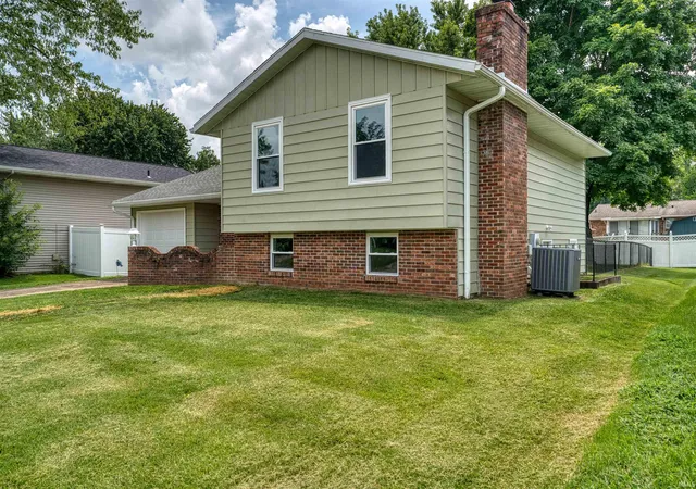 Photo 2 of Sale Pending at 417 Old Cannon Way, Evansville, IN 47711 | MLS# 202627050 | Listing updated on 2026-07-24