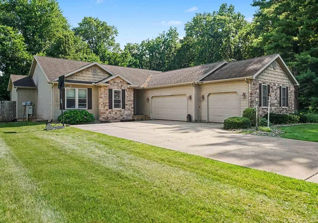 Photo 3 of Manufactured home for sale at 20982 Arcadia Dr, Bristol, IN 46507 | MLS# 202627054 | Listing updated on 2026-09-21