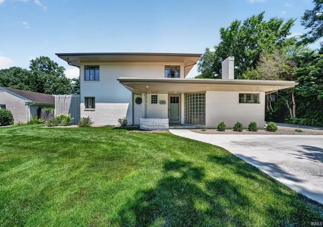 1st image of 1915 E Jefferson Blvd, South Bend, IN 46617 | MLS# 202627060