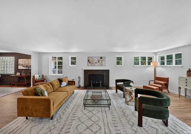 3rd image of 1915 E Jefferson Blvd, South Bend, IN 46617 | MLS# 202627060