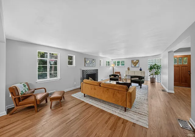 4th image of 1915 E Jefferson Blvd, South Bend, IN 46617 | MLS# 202627060