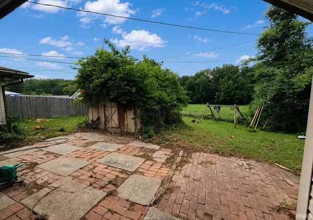 Photo 10 of Sale Pending at 5221 Chadwick Rd, Evansville, IN 47710 | MLS# 202627078 | Listing updated on 2026-07-09