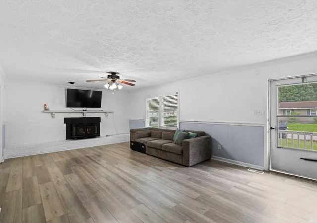 Photo 3 of Sale Pending at 4100 E Riverside Dr, Evansville, IN 47714 | MLS# 202627085 | Listing updated on 2026-07-10