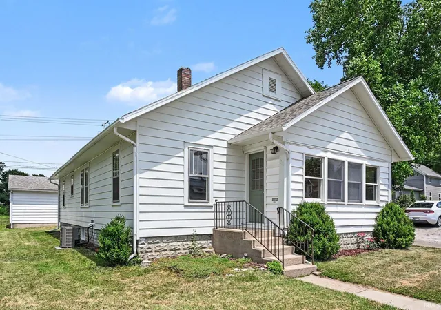 Homes for sale in Warsaw, IN | 919 E Market St, Warsaw, IN 46580 | MLS# 202627101