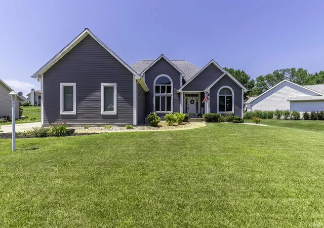 Homes for sale in Warsaw, IN | 825 Lydia Dr, Warsaw, IN 46582 | MLS# 202627110
