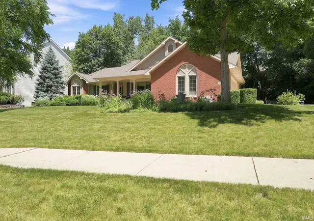 Photo 2 of Sale Pending at 2815 Cliffwood Ln, Fort Wayne, IN 46825 | MLS# 202627116 | Listing updated on 2026-07-11
